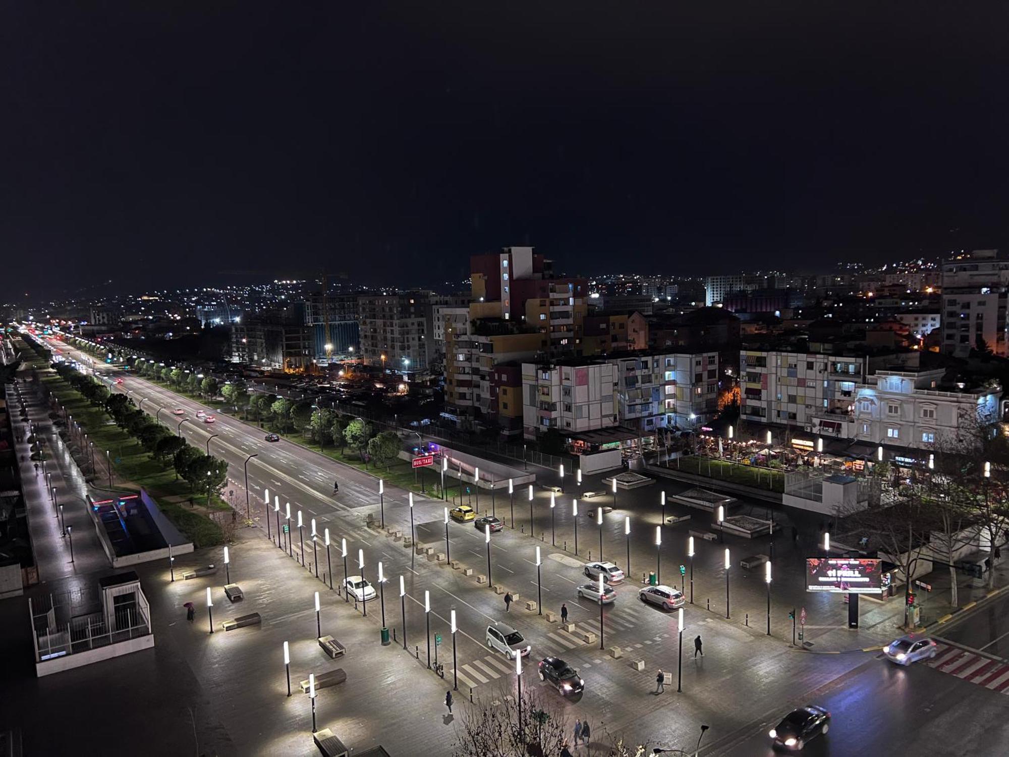 Boulevard Views - Spacious Tirana Apartment Exterior photo
