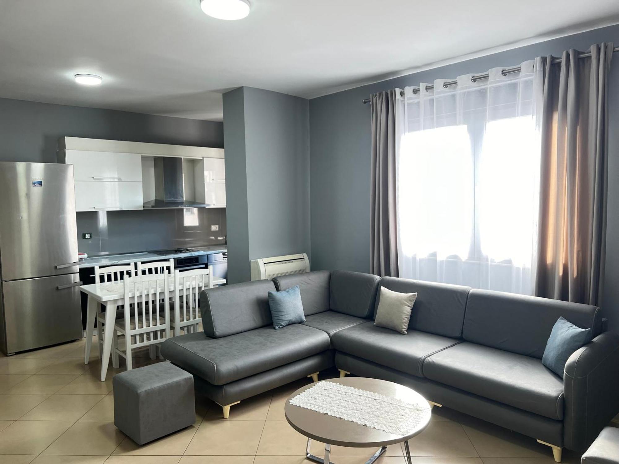 Boulevard Views - Spacious Tirana Apartment Exterior photo